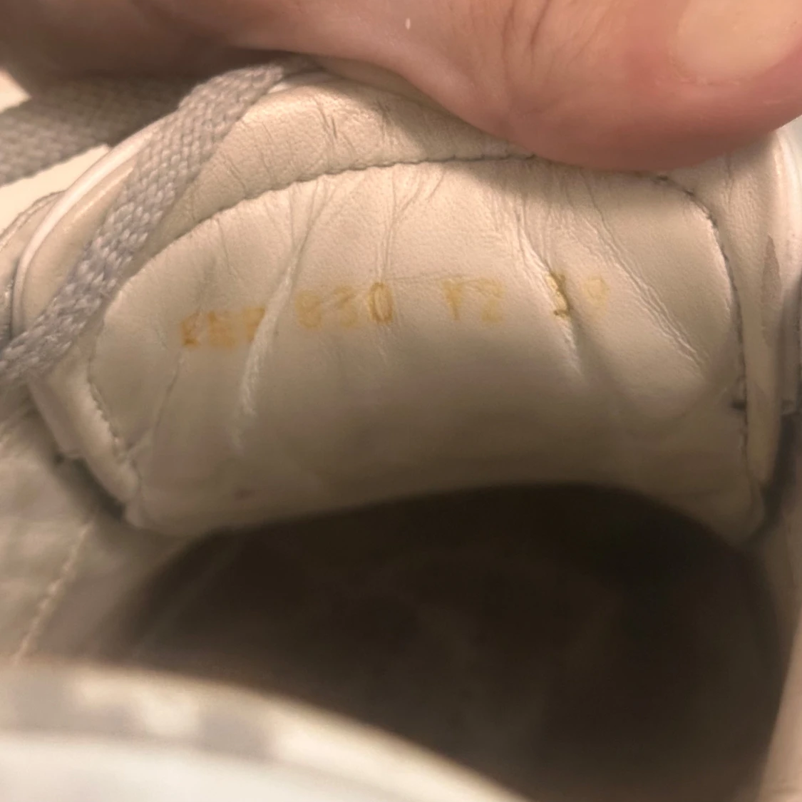 Valentino Garavani sneakers med svart detalj - 4