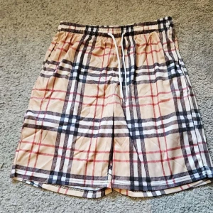 Burberry Shorts - Snygga beige Burberry shorts || Storlek S || helt nya