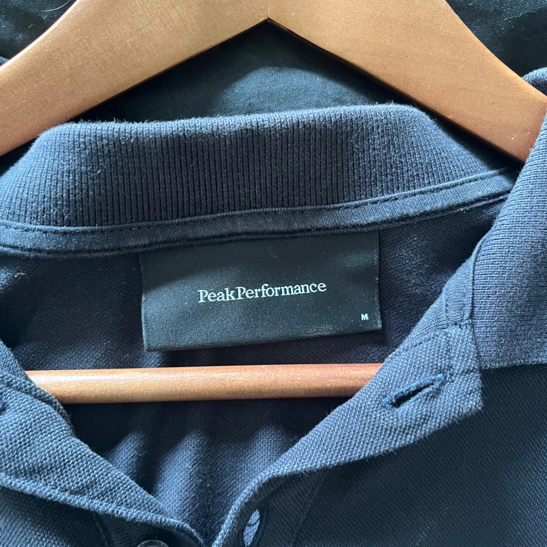 Svart pikétröja från Peak Performance - 2