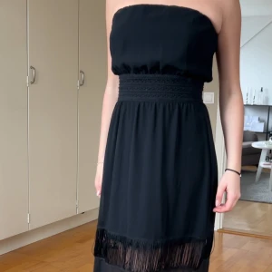 Svart balklänning med fransar  - Superfin och unik balklänning