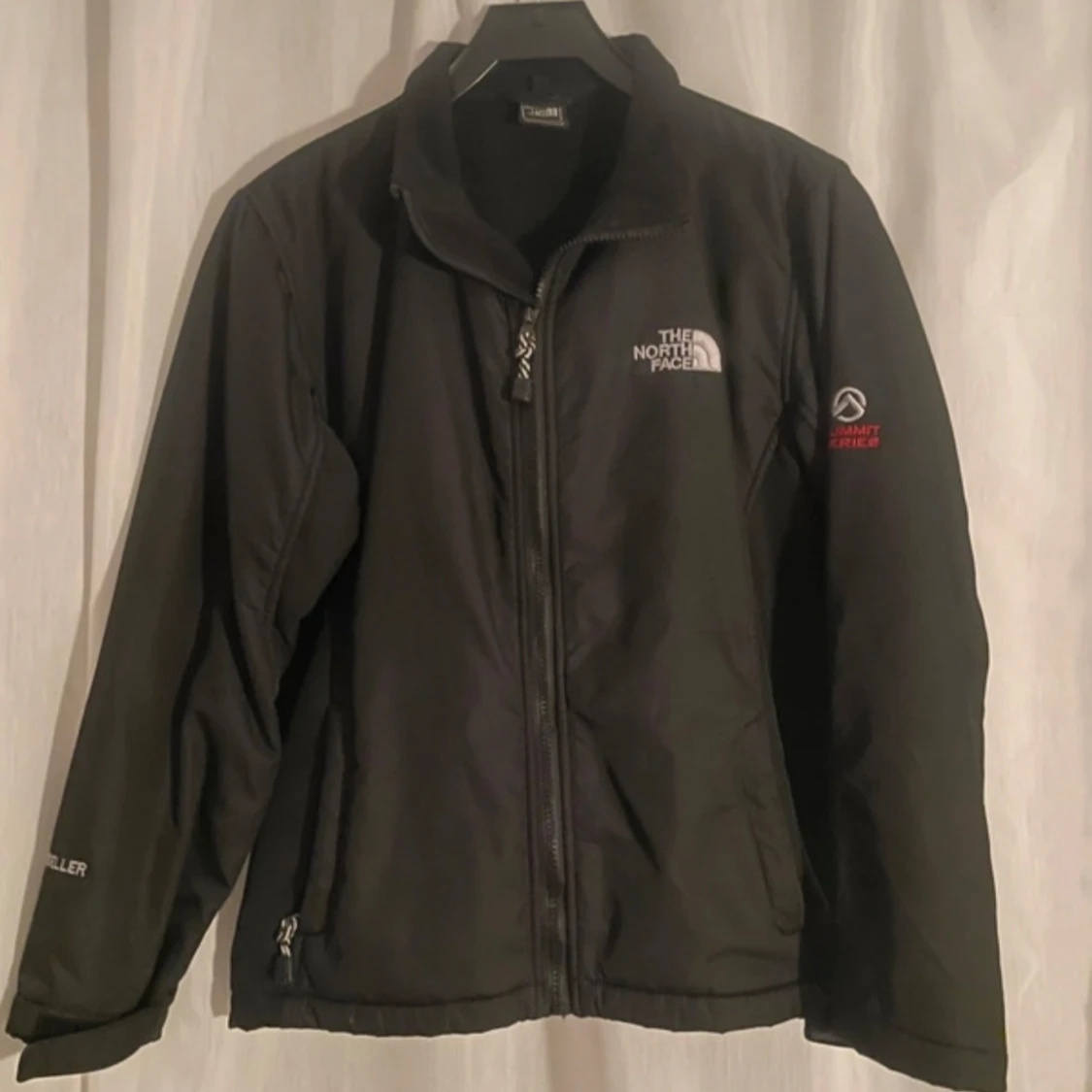 Svart jacka från The North Face Summit Series - 1