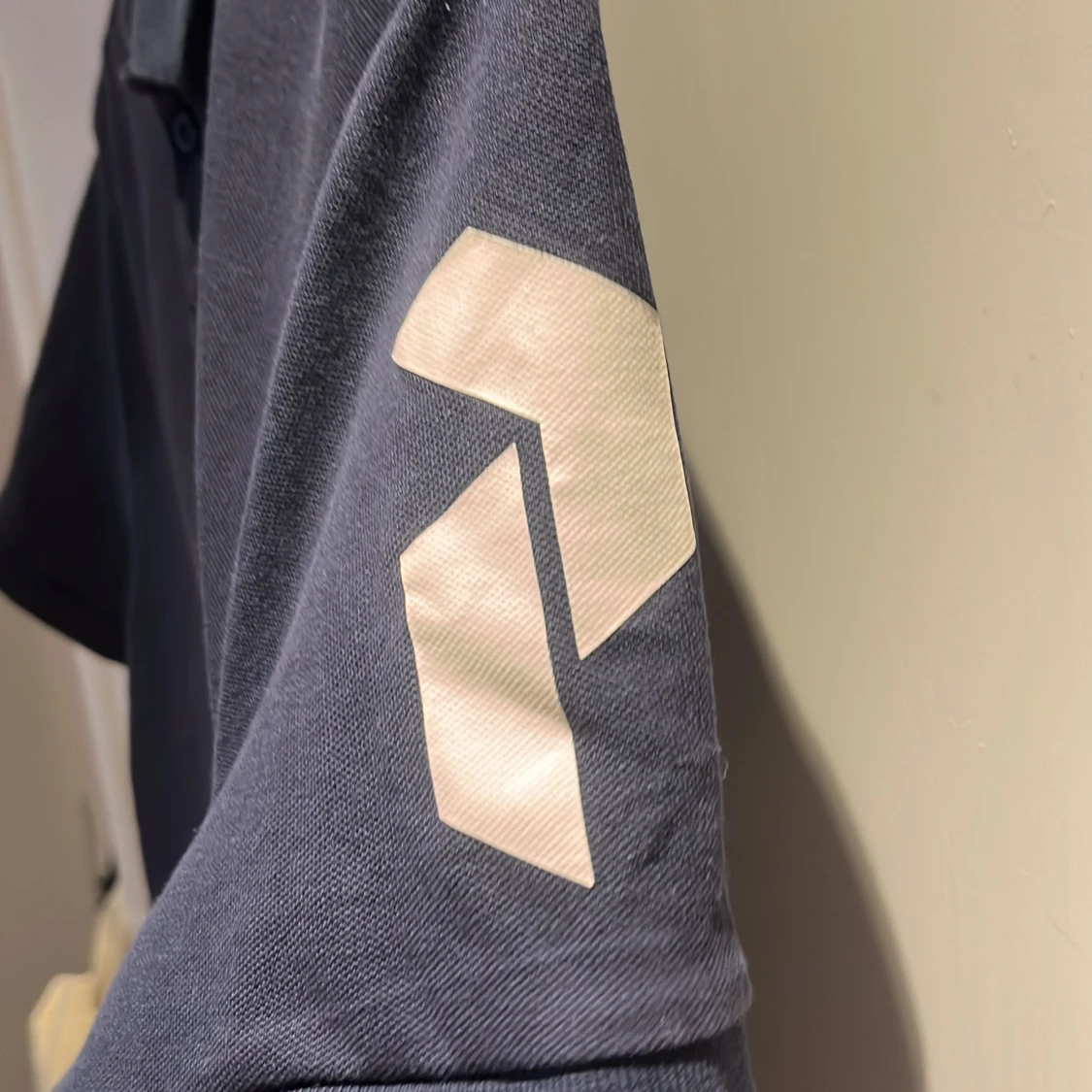 Mörkblå pikétröja från Peak Performance - 2