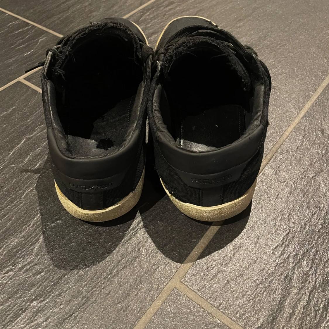 Svarta sneakers från Saint Laurent - 1