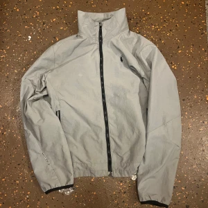 Ljusgrå vindjacka från Ralph Lauren - Grå Raffe windbreaker