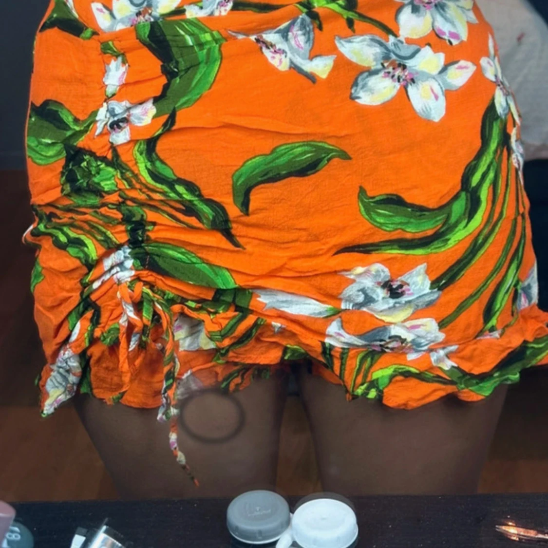 Orange blommig kjol från Zara