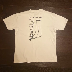 Polar skate Co t shirt - Riktigt snygg tisha från polar skate co, den är i ett bra skick. Hör av er vid några funderingar 