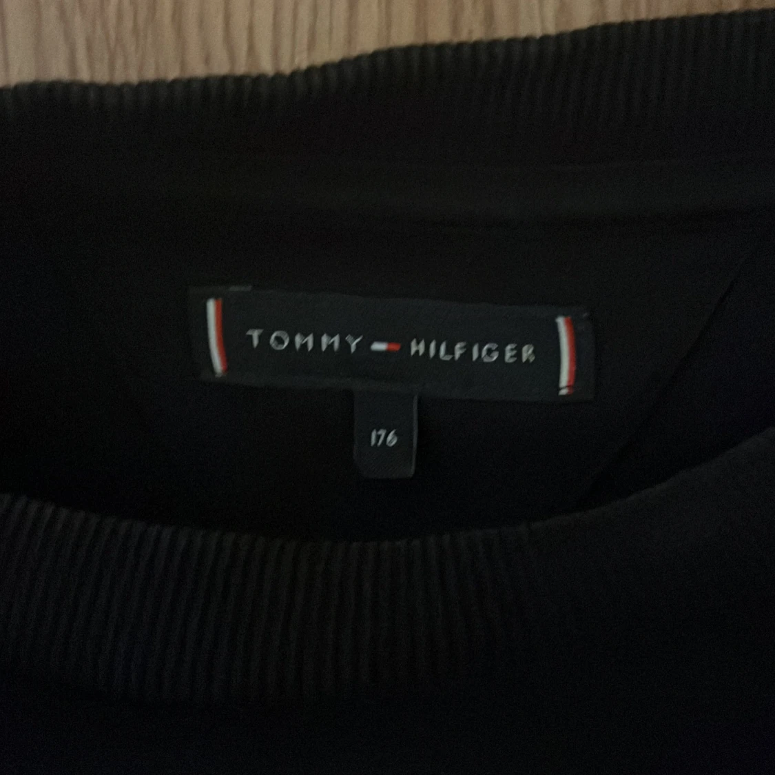 Svart tjocktröja från tommy hilfiger - 2