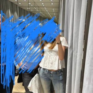 Blåa true religion jeans - Säljer mina true religion jeans för att de har blivit för stora för mig. De är midrise och modell becca. 