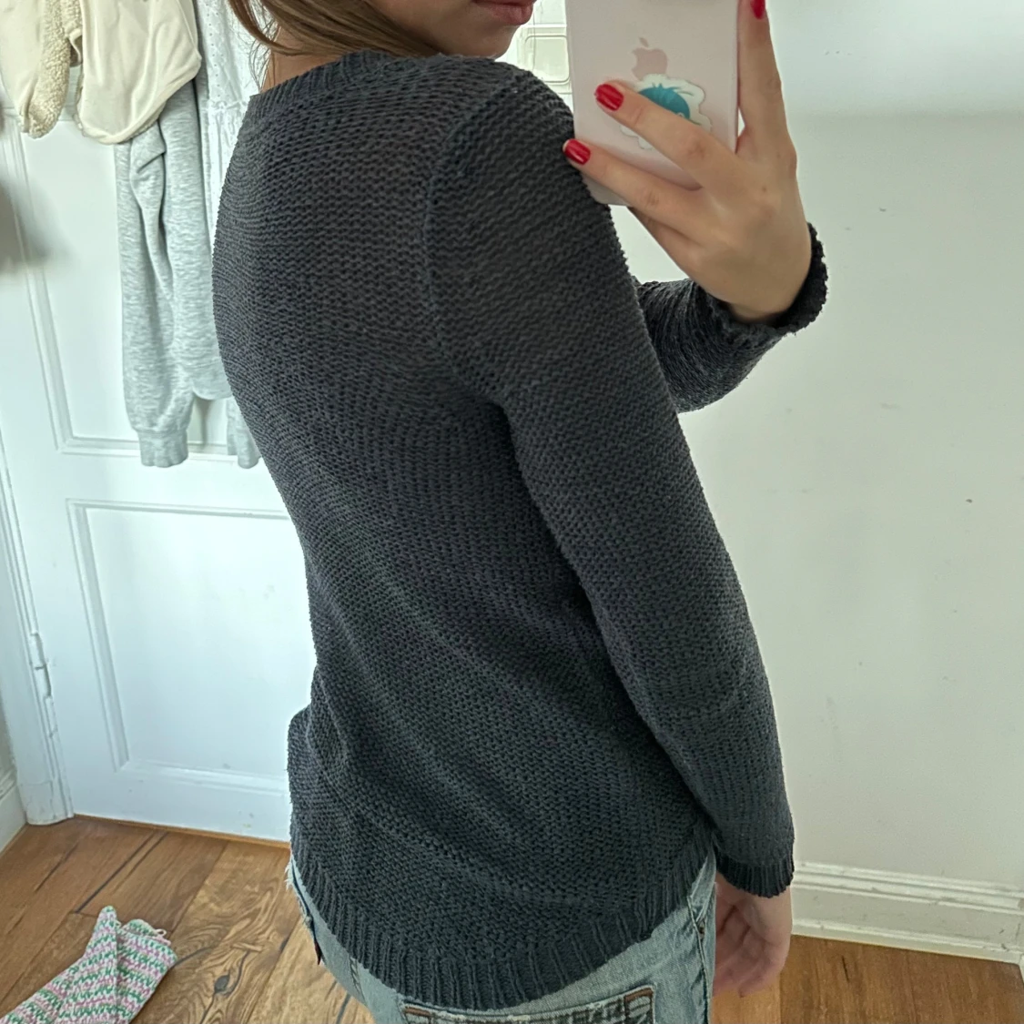Grå stickad tröja - 2