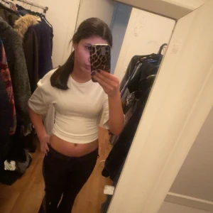 Slutsålda Kostymbyxor  - Säljer ett par kostymbyxor som är helt slutsålda i butik kommer inte in i den modellen mer heller! Det är modem y8 kostymbyxor från Gina tricot! De är testade men ej använda!🥰pris kan också diskuteras