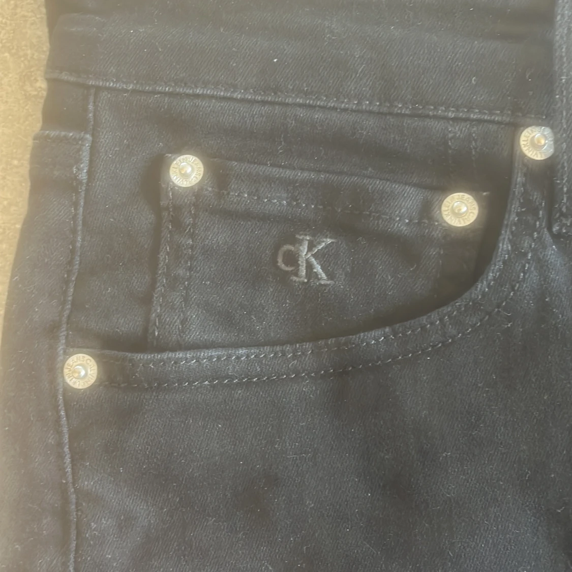 Svarta slim taper jeans från Calvin Klein - 3