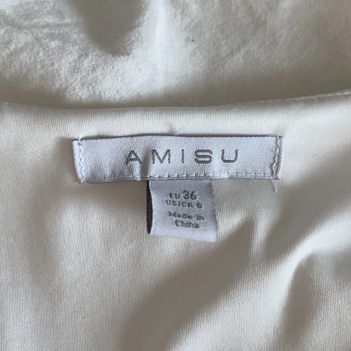 Vit omlottklänning från Amisu - 2