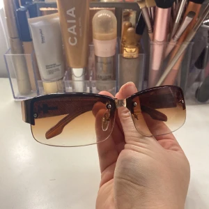 Solglasögon  - Jätte coola solglasögon. Aldrig använda.