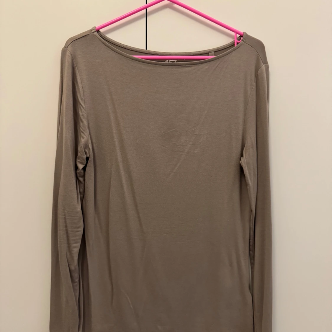 Beigefärgad långärmad topp från Lager 157