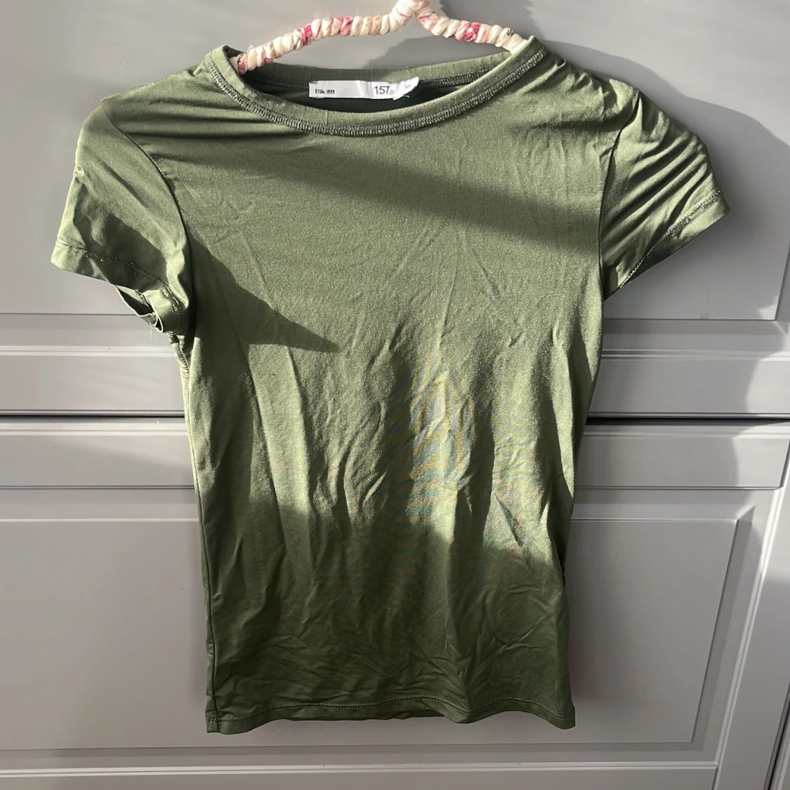 Olivgrön t-shirt från 157, XS