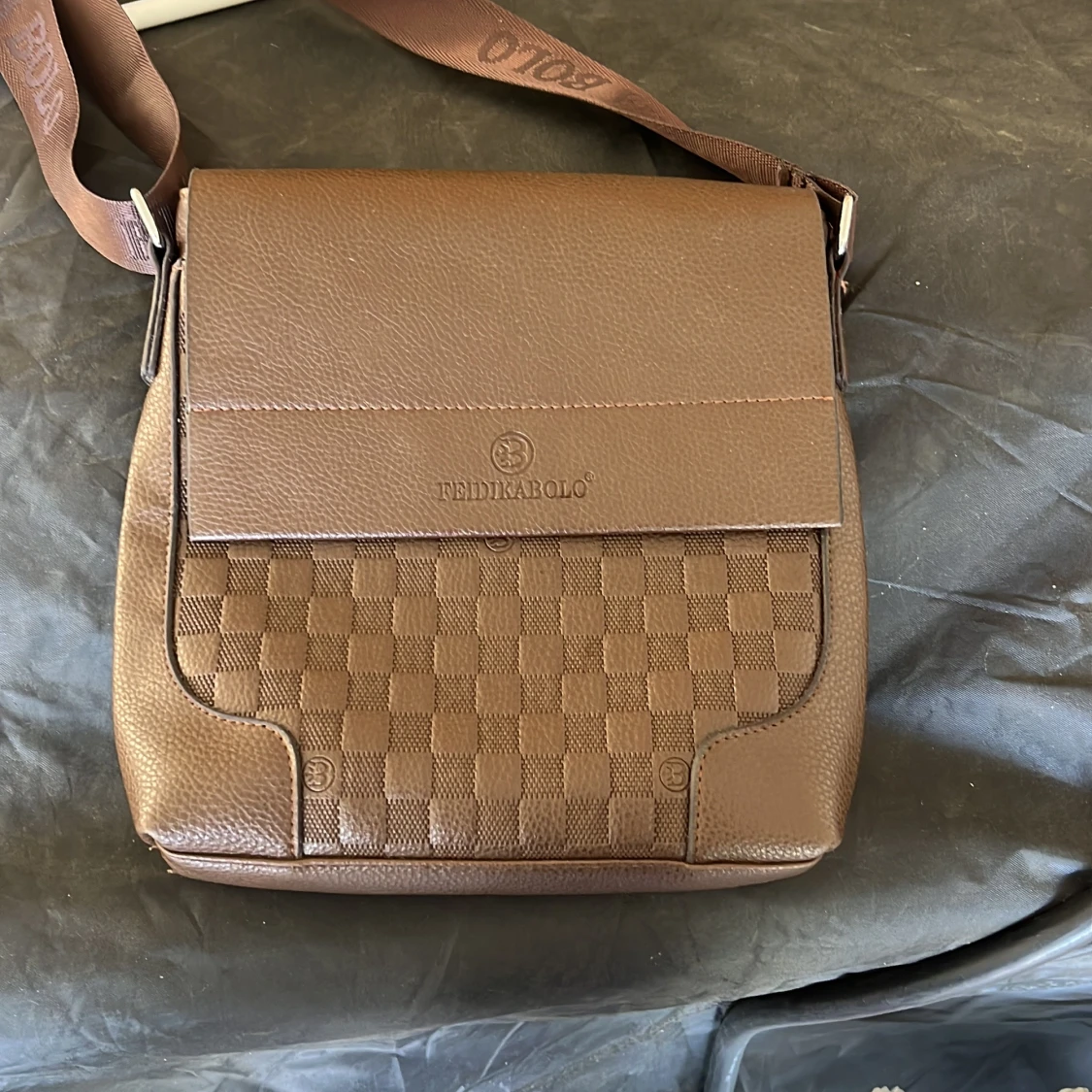 Brun axelväska från Tedikabolo - 3