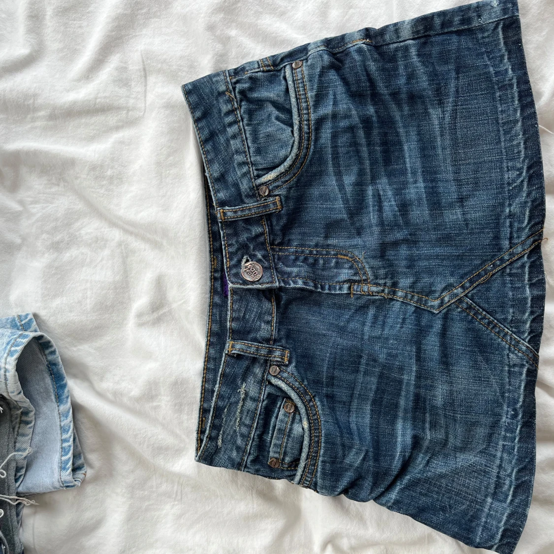 Mörkblå jeanskjol från Vero Jeans