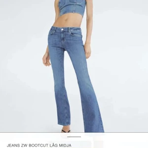 SÖKER! Blå bootcut jeans låg midja - SÖKER exakt dessa jeans i storlek 36 :)