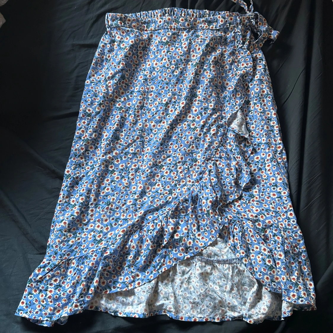 Blommig omlottkjol från JDY