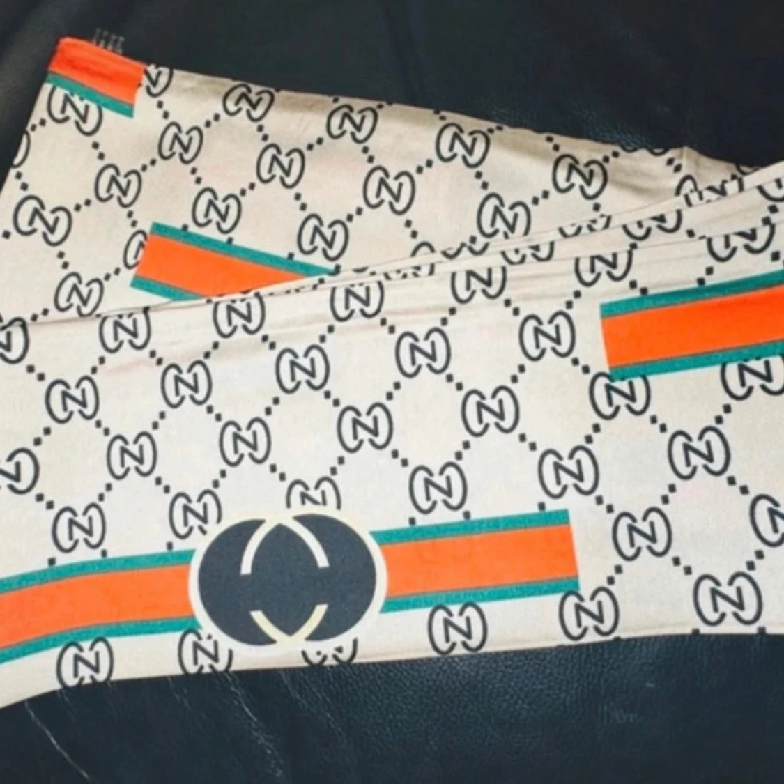 Retroinspirerad beige scarf – silkeslen och oanvänd - 2