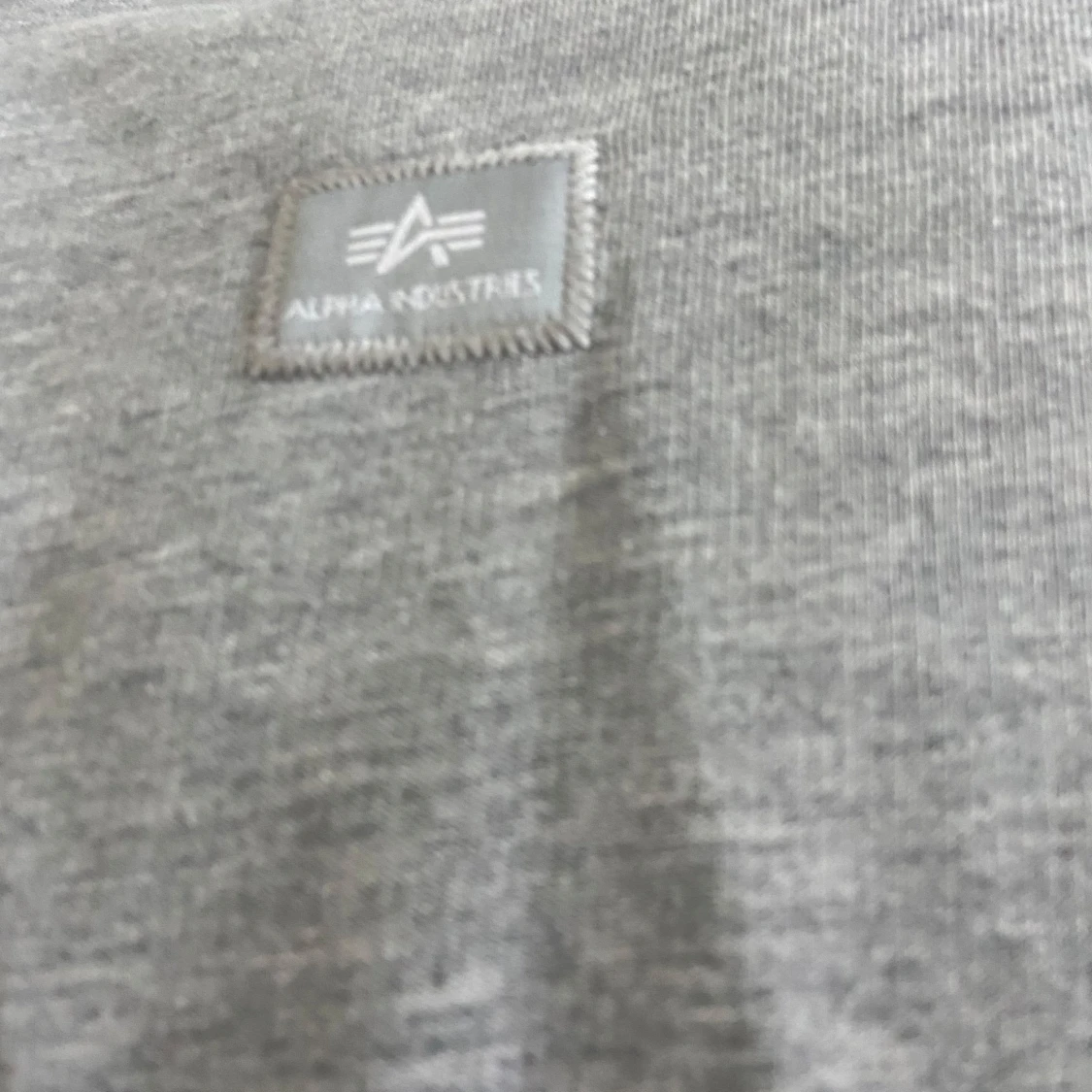 Grå sweatshirt från Alpha Industries