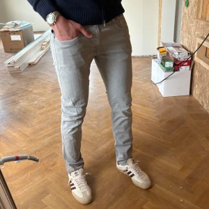 Replay anbass - Hej! Jag säljer nu dessa snygga replay anbass till ett galet pris, de är sparsamt använda och är i fint skick! Modellen är 182 cm och väger ca 70 kg! Priset är ej förhandlingsbart🤗. 