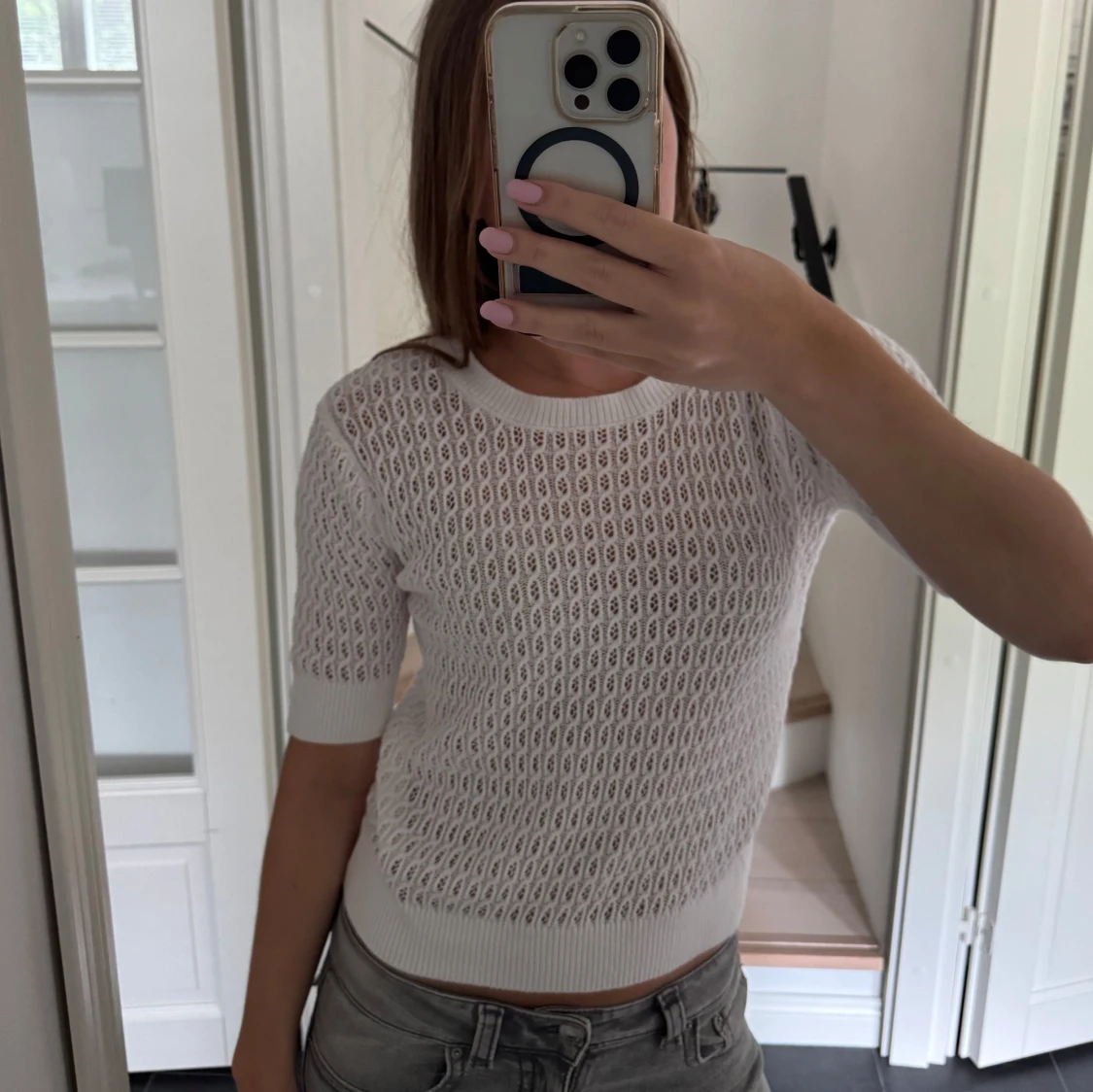 Vit stickad topp med kort ärm