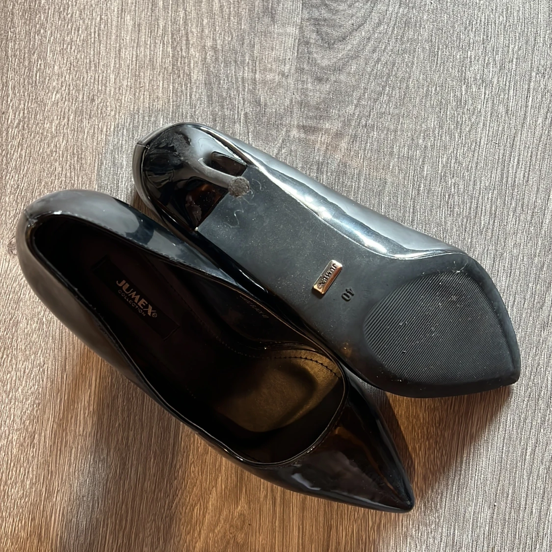 Svarta lackpumps från Jumex - 2