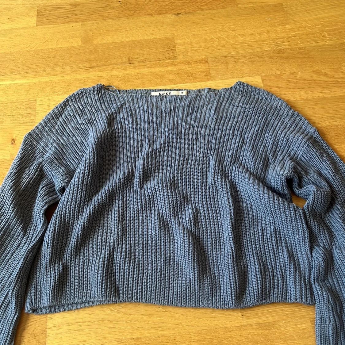 Blå stickad tröja från NA-KD