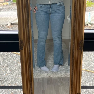 Blåa jeans - Blåa bootcut jeans från Gina tricot utan defekter❤️❤️
