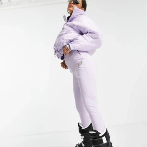 Nya varma lila skidbyxor  - Oanvänd. Säljer pga fel storlek. Storlek XS