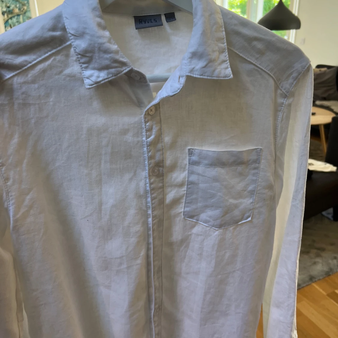 Vit linneskjorta från Ryvls