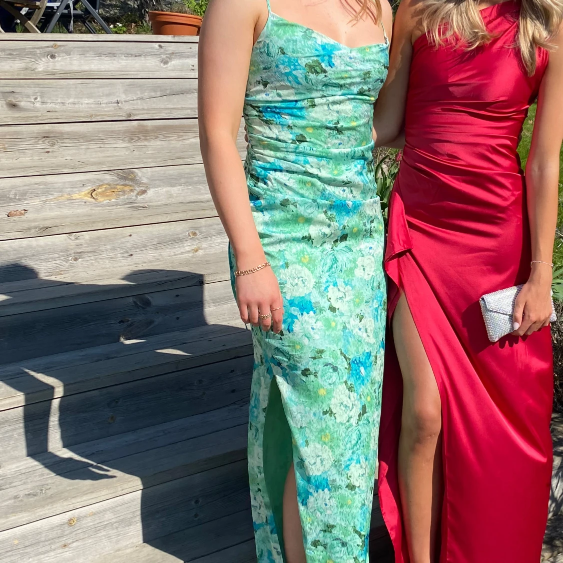 Blommig långklänning i grönt och blått - 1