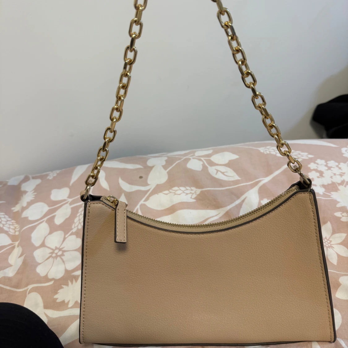 Beige axelväska från mango - 1