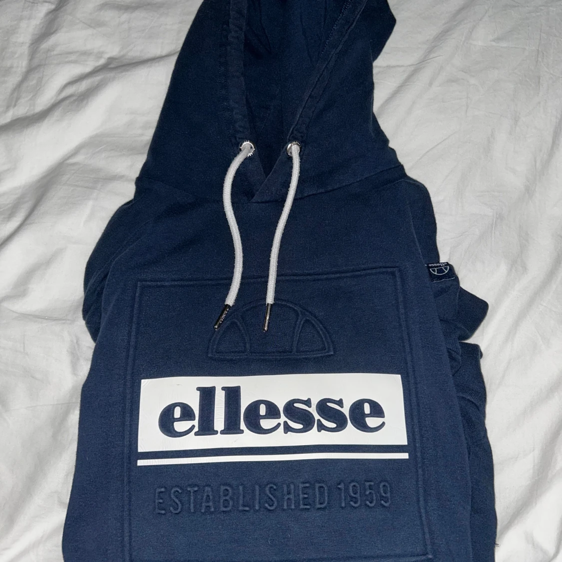 Mörkblå Ellesse hoodie med logga - 1