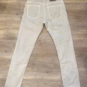 Morris jeans  - Ett par Morris jeans i mycket bra skick. Tailored/skinny fit. Tunna och perfekta till sommaren