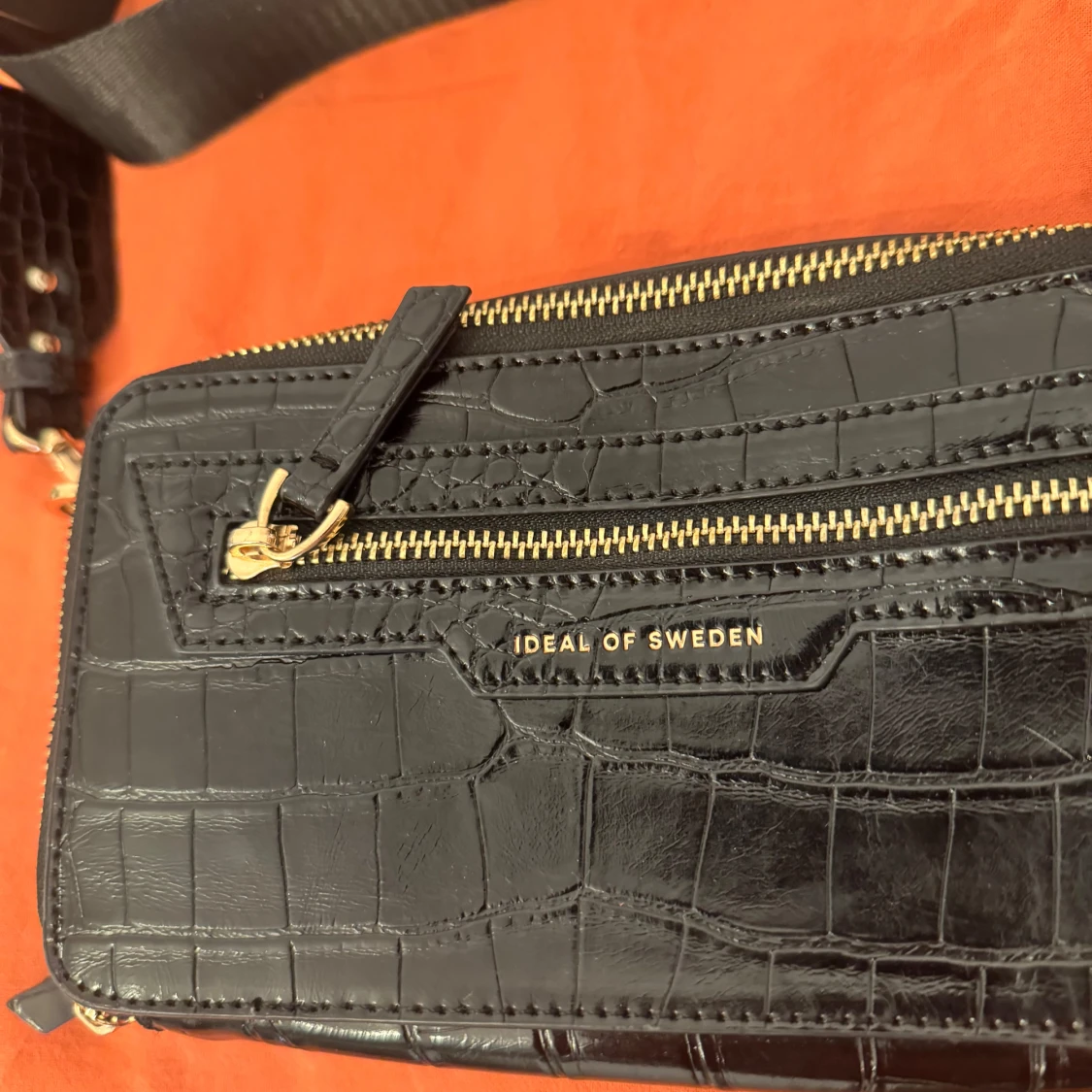 Svart axelväska från Ideal of Sweden - 1