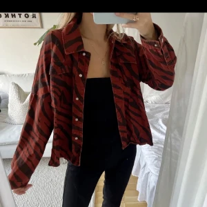 Jeansjacka Zara - Jeansjacka från Zara, nyskick!