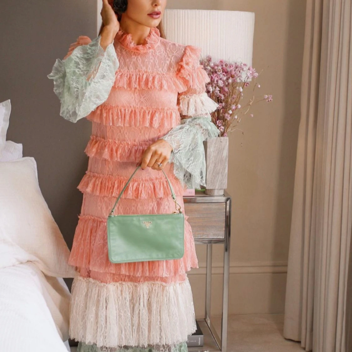 Pastellfärgad långklänning i spets - 3