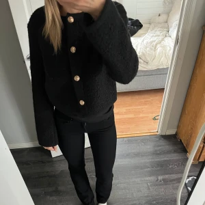 Svart kofta från ginatricot  - Svart kofta från ginatricot i storlek s, använd fåtal gånger