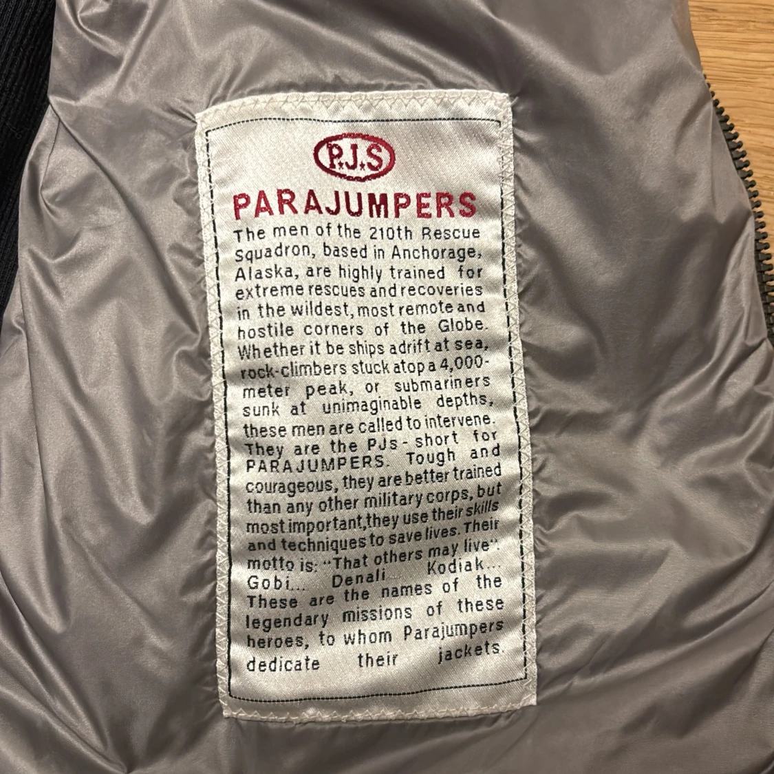 Svart cardigan med huva från Parajumpers - 3