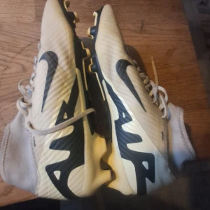 Nine Mercurial superfly 9. - Nine Mercurial superfly 9 i bra skick. Säljer pågrund av att dem är för små. Använda cirka en halv säsong. Stl 41