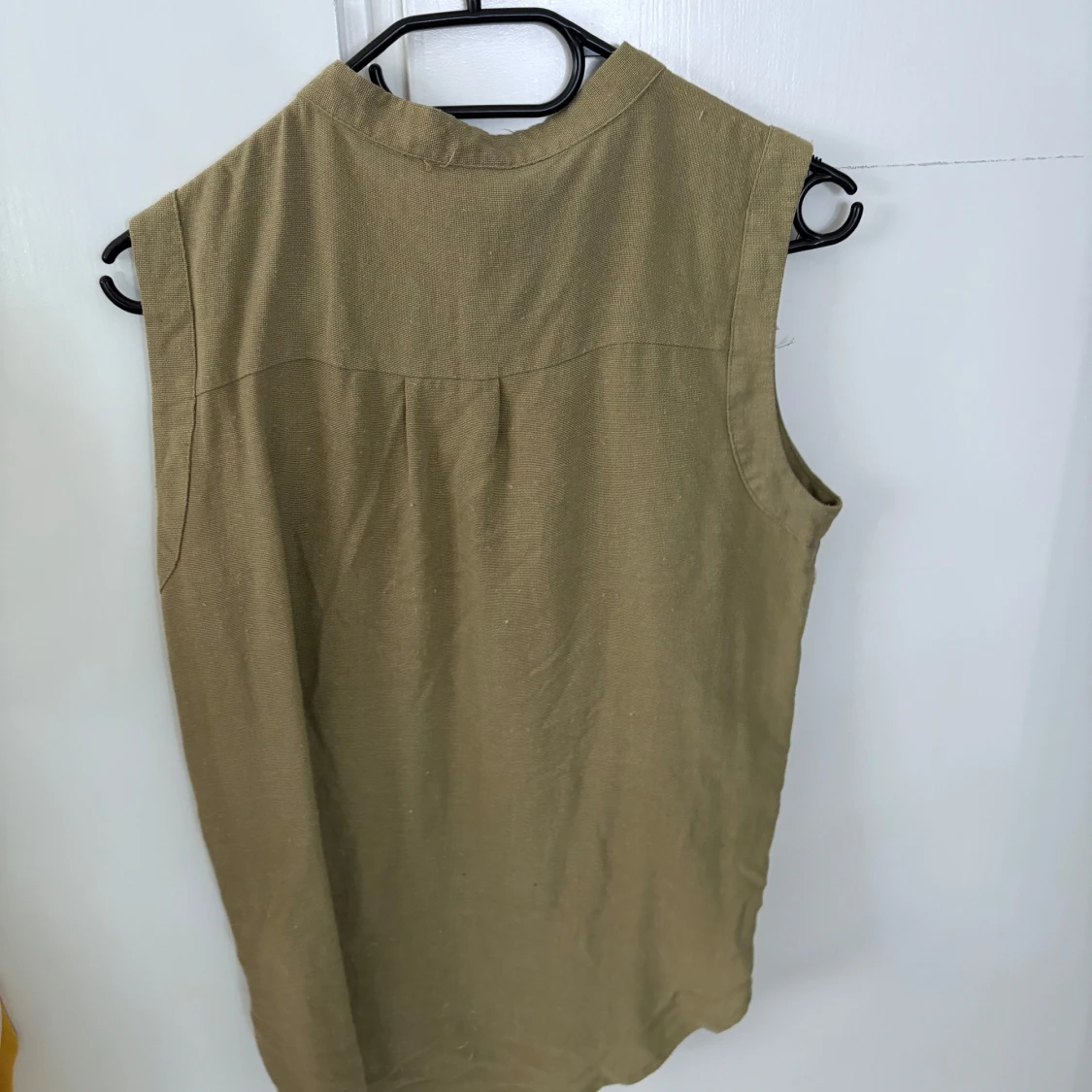 Beige ärmlös linnetopp från Object - 1