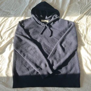 Kashmir hoodie ifrån sayless - Säljer denna tvär snygga kashmir hoodie ifrån sayless. Inga defekter som tex hål, fläckar osv. Vid minsta fundering är det bara o höra av sig🤩