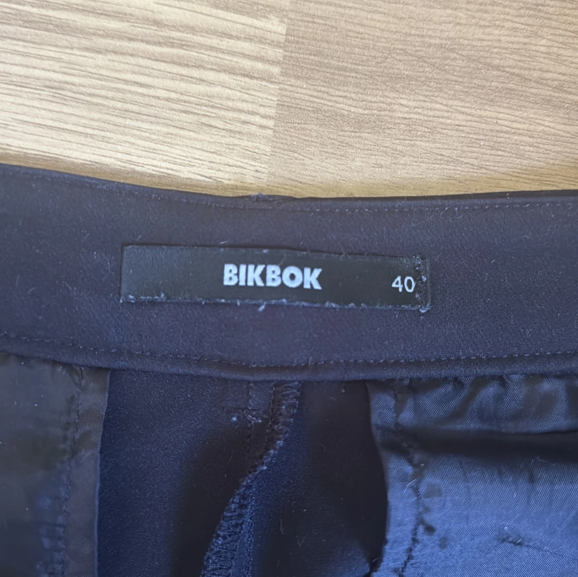 Svarta kostymbyxor från BikBok - 2