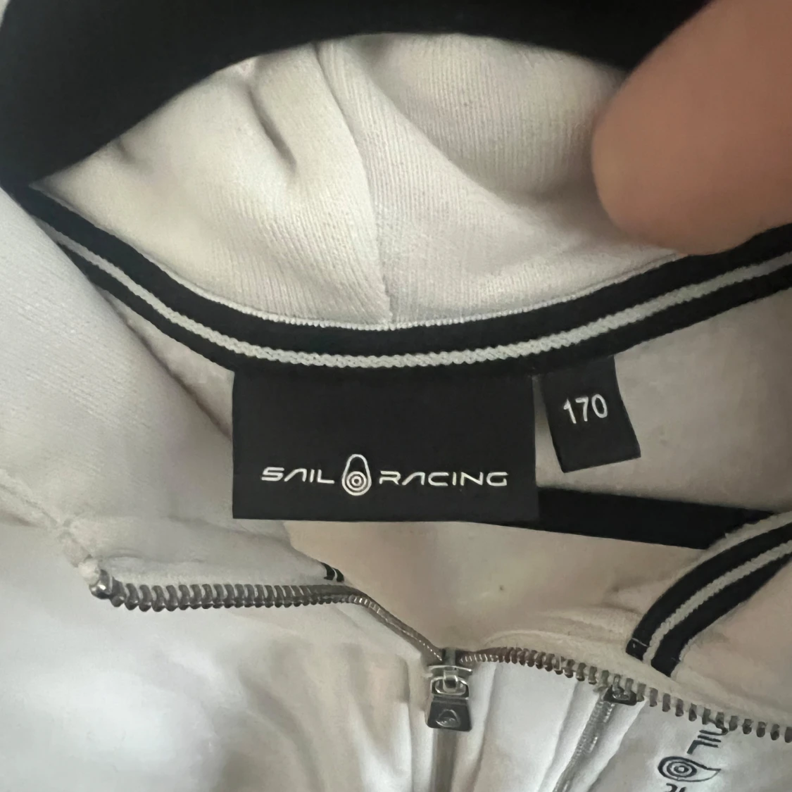 Vit hoodiejacka från Sail Racing - 2