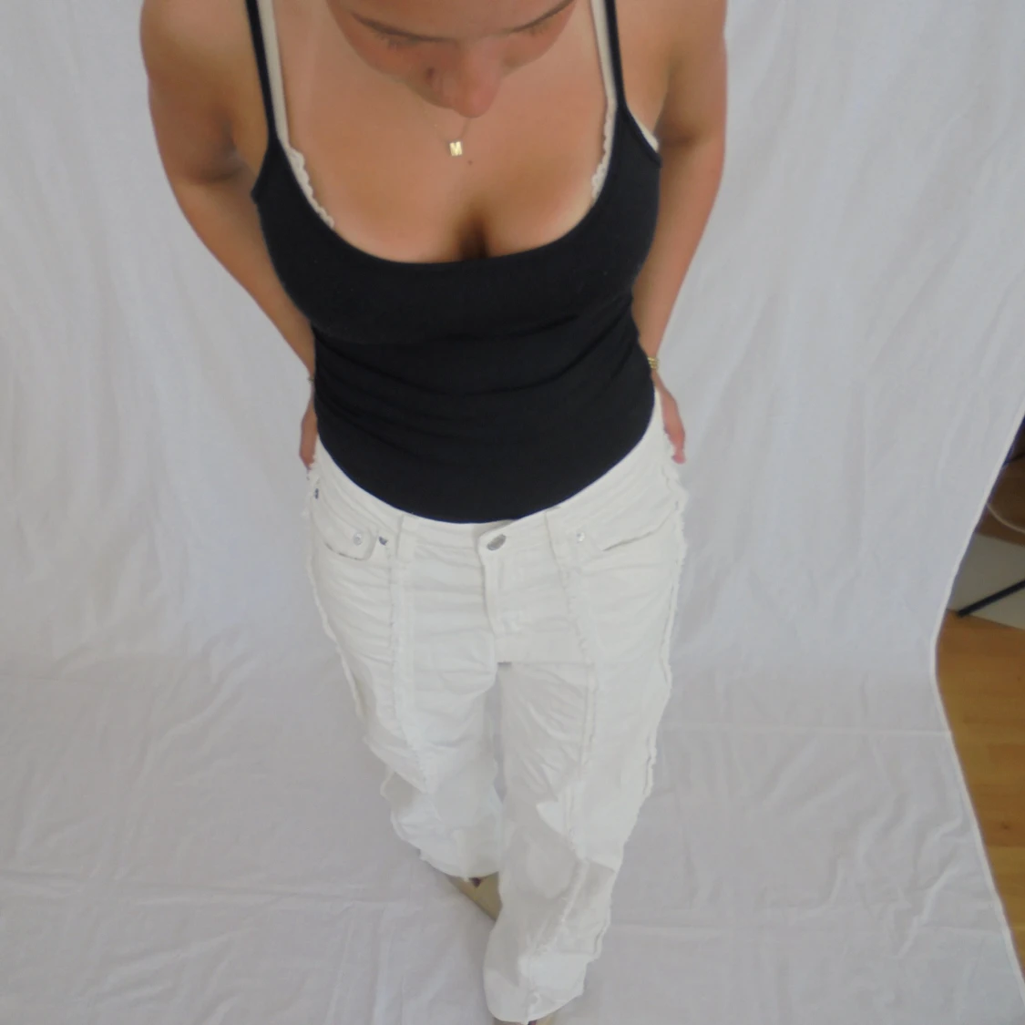 Vita jeans med detaljer - 1