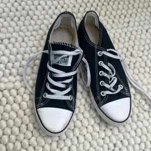 Svarta låga converse - Svarta converse som använts fåtal gånger så är i bra skick, storlek 37