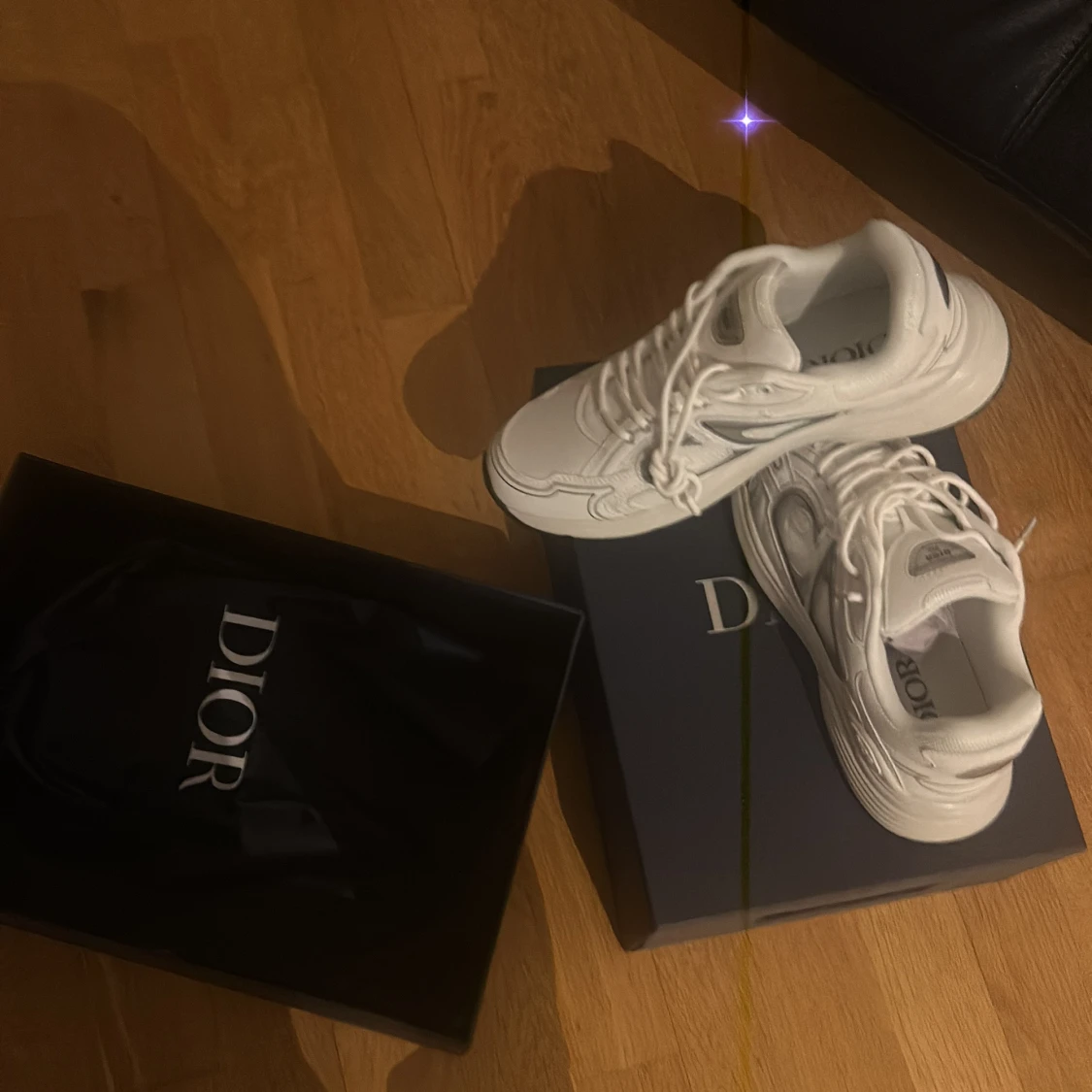 Vita sneakers från Dior (b30) - 1