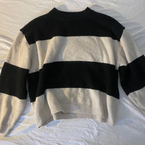 Stickad tröja HM - Användare endast ett fåtal gånger. Pris går att diskutera!